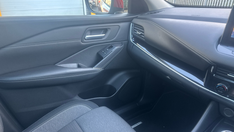 Nissan Qashqai 1.3 DiG-T MH N-Connecta 5dr Petrol Hatchback